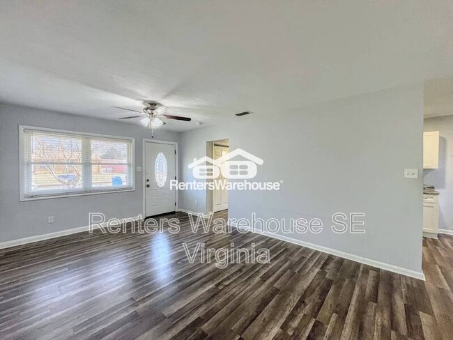 Building Photo - 725 S Westgrove Rd