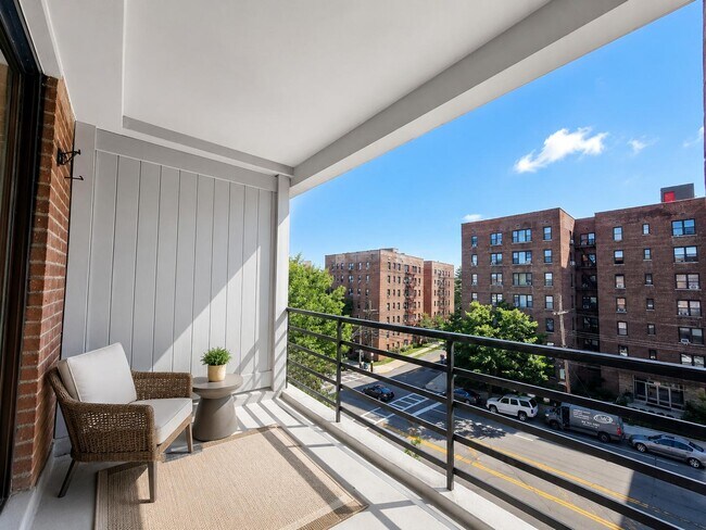 Foto del edificio - 525-527-527 Riverdale Ave