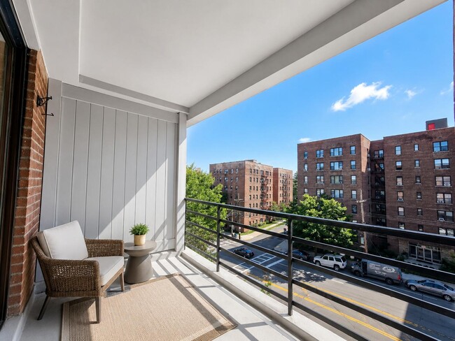 Building Photo - 525-527-527 Riverdale Ave