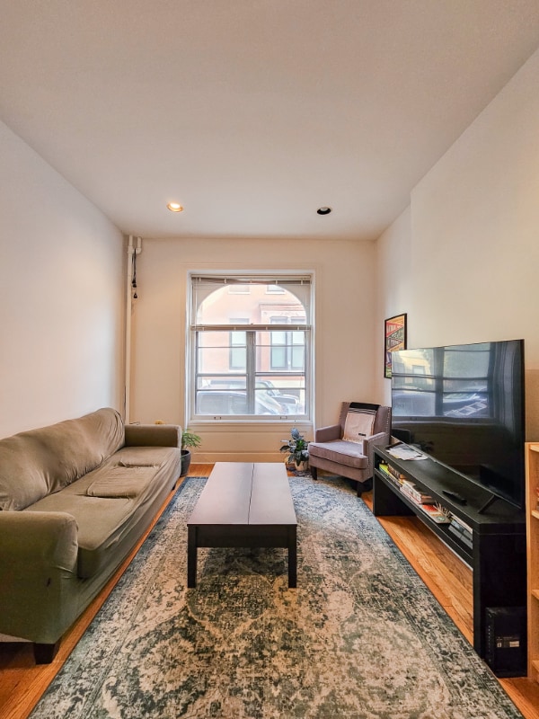 Photo - 165 W Menomonee St Apartment