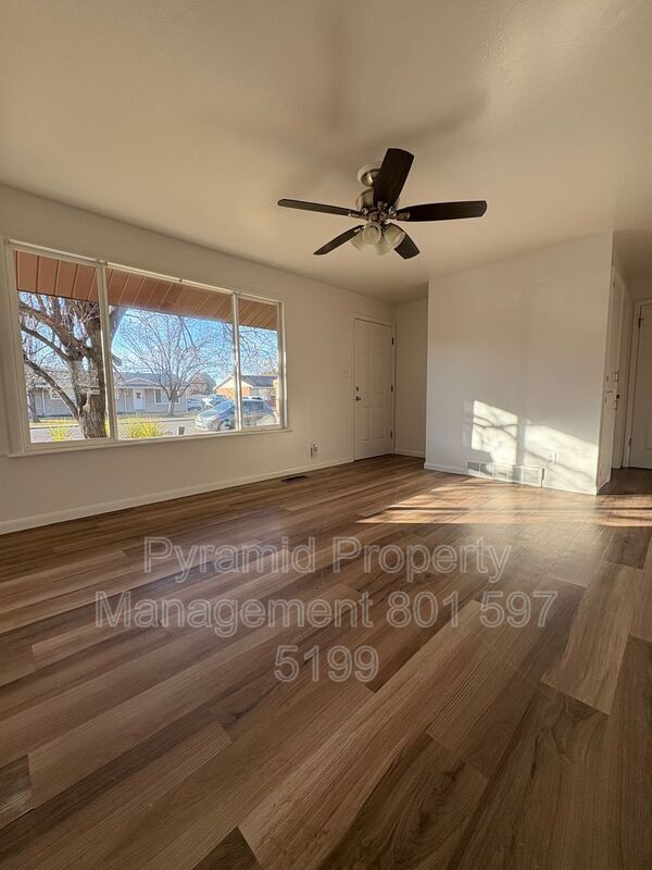 Building Photo - 985 S 600 W