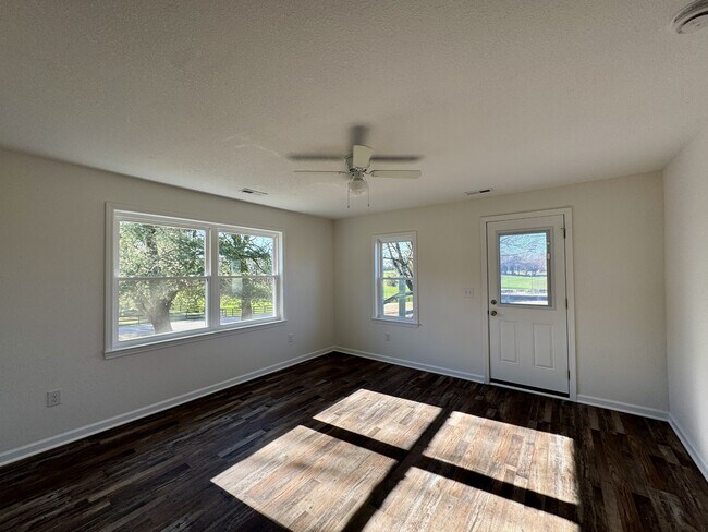 Foto del edificio - 6173 Unitia Rd