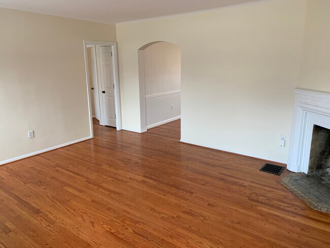 Foto del edificio - 2022 Northwest Blvd