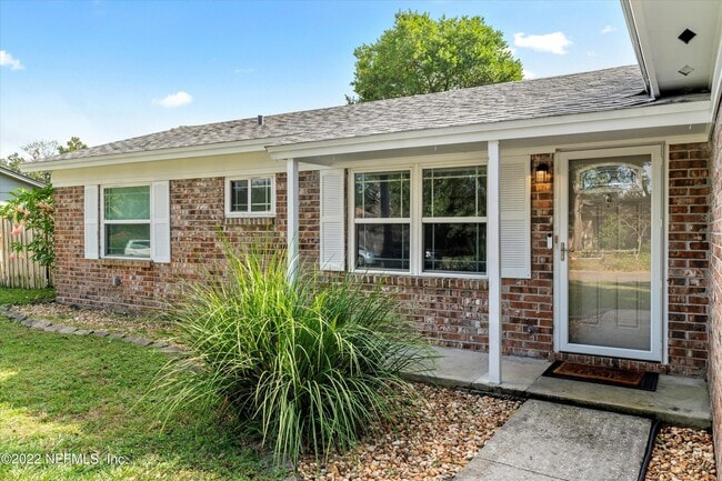 Building Photo - 8440 Frost St N