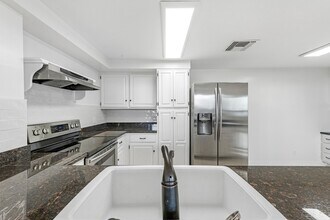 Building Photo - 5150 Hidalgo St