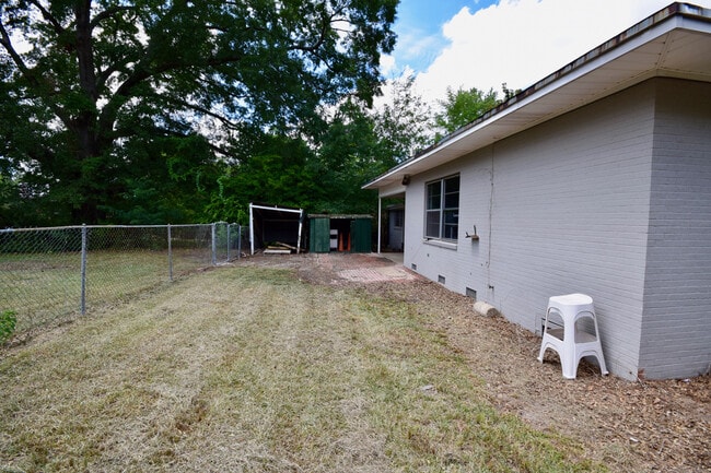 Building Photo - Spacious Home with lots of updates