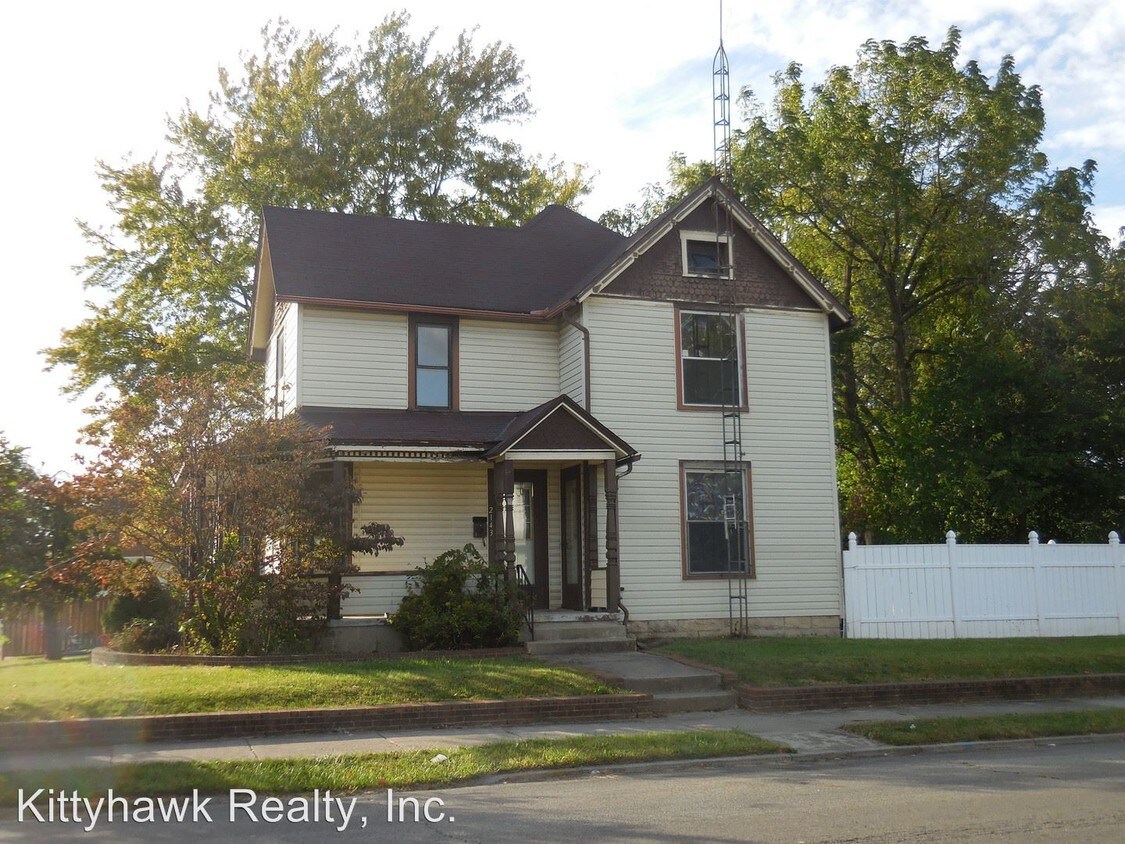 Primary Photo - 2143 Clifton Ave