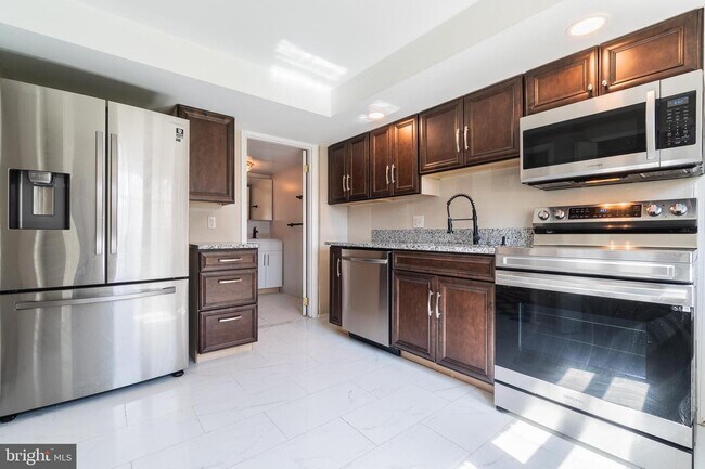 Foto del edificio - 4728 Redfern Ct
