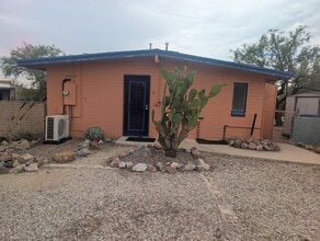 Building Photo - 3711 S Bobby Dr
