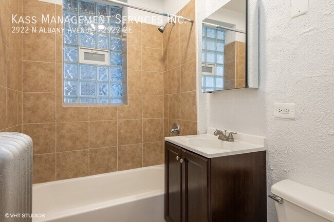 Foto del edificio - 2922 N Albany Ave
