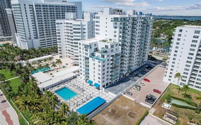 Building Photo - 5001 Collins Ave