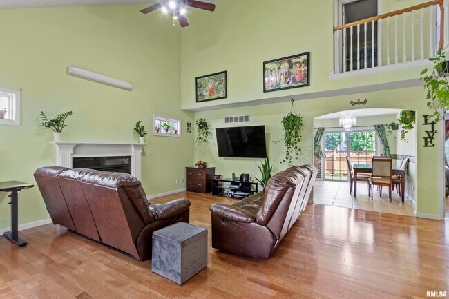 Building Photo - 2213 W Kenfield Ct