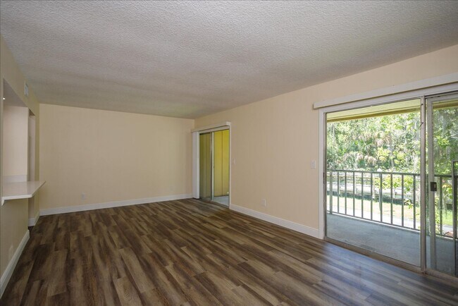 Foto del edificio - Fully Renovated 2BD/2BTH Deltona Condo Nea...