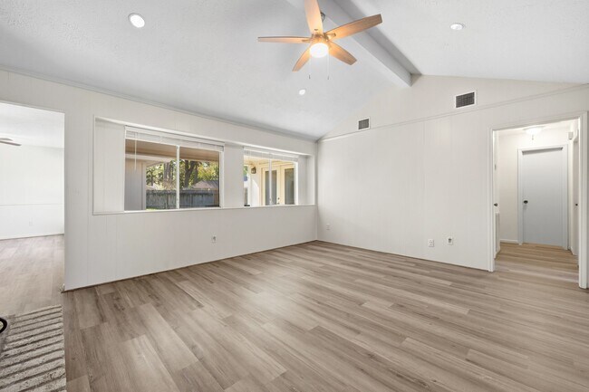 Building Photo - 25407 Lancewood Dr