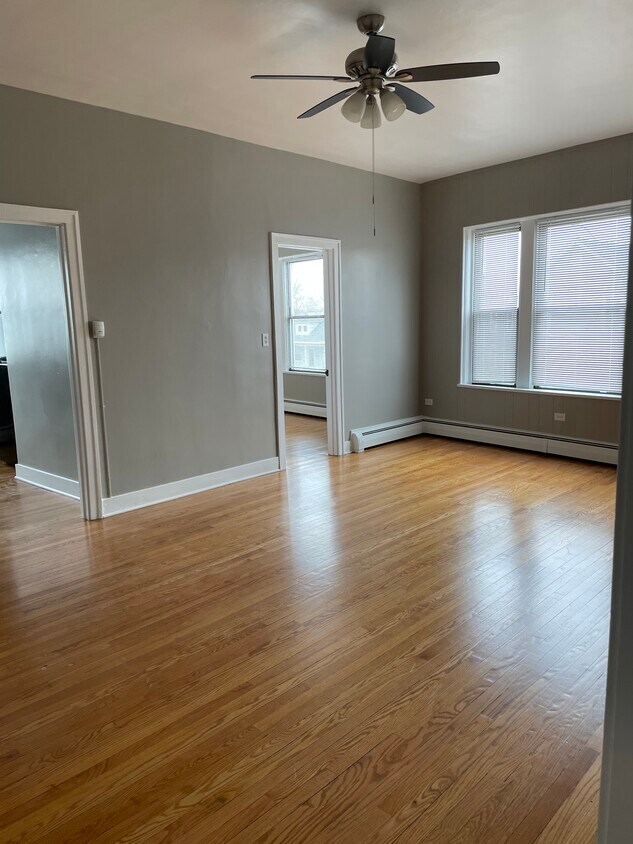 Lg Open Living room/Dining room - 18059 Torrence Ave