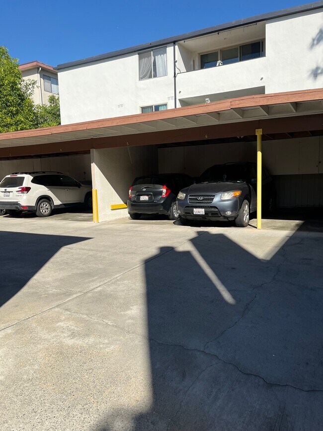 Foto del edificio - 210 S Catalina Ave