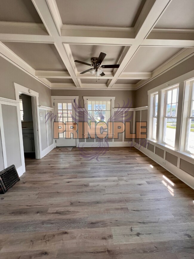 Building Photo - **Charming Remodeled Craftsman Home for Re...