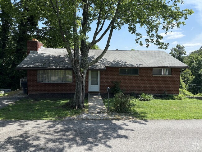 Building Photo - 702 Pearl Dr