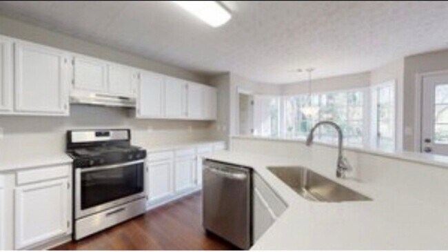 Building Photo - 4084 Pinehurst Valley Dr