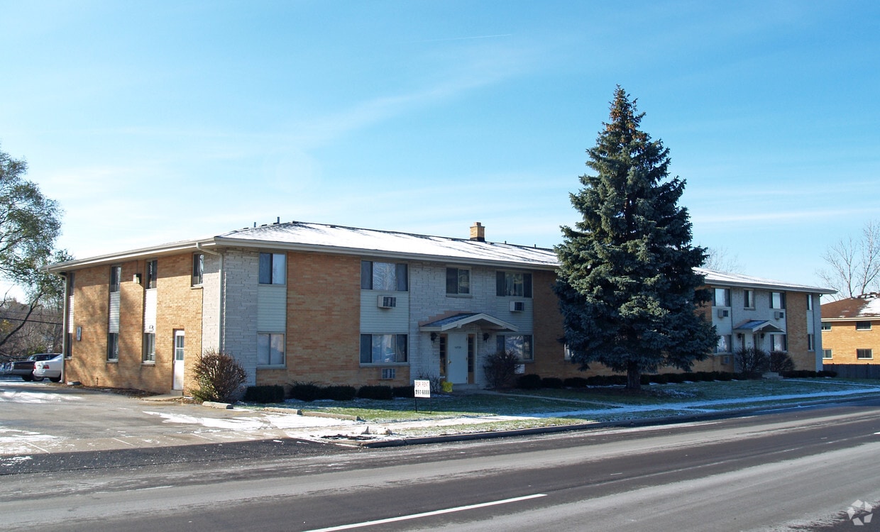 Primary Photo - 10729 W Hampton Ave