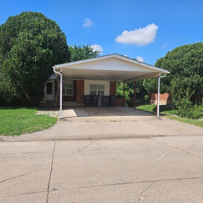 Foto del edificio - 5828 NW Dearborn Ave