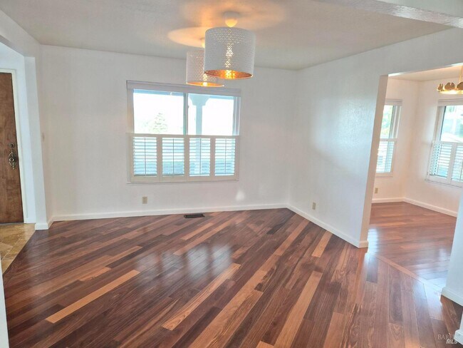 Foto del edificio - 453 Clark Dr