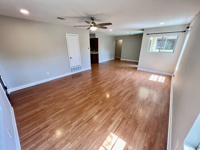 Building Photo - 2600 Sweet Clover Dr