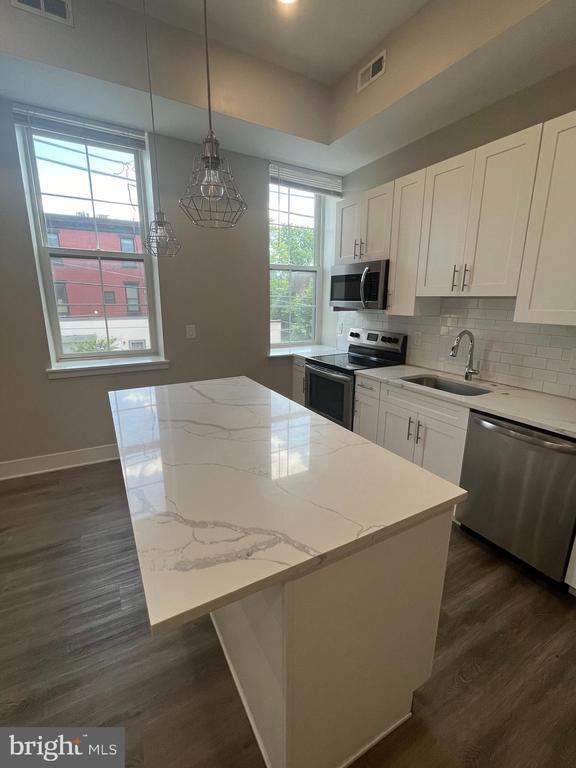 Foto principal - 4000 W Girard Ave