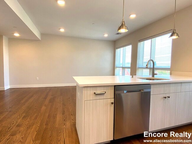 Building Photo - 1 Everett St