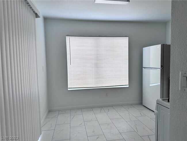 Foto del edificio - 4447 Pineaire St