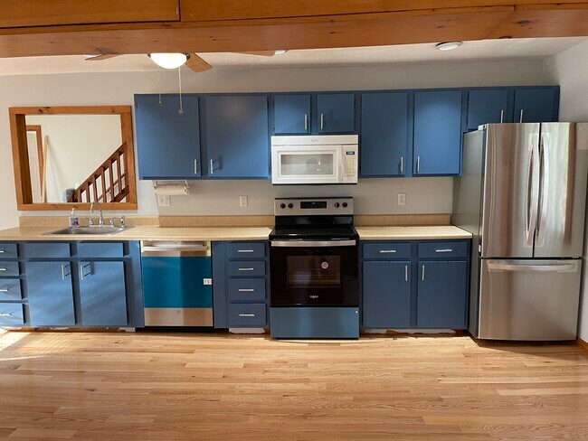 Building Photo - 11 Elderberry Dr