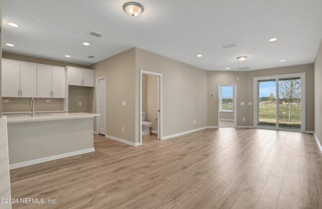 Foto del edificio - 591 Cherry Elm Dr