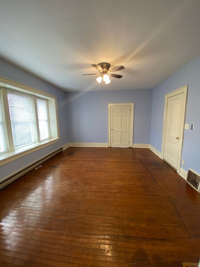 Foto del edificio - Spacious 3 Bedroom Home w/ 3 Full Baths