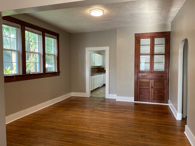 Dining room - 1122 S 4th St