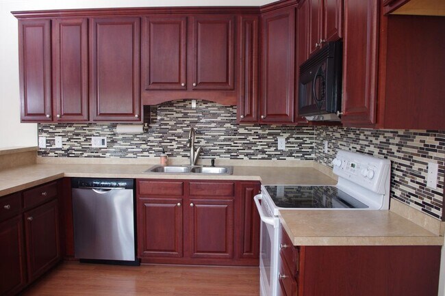 Building Photo - 105 Sherman Oaks