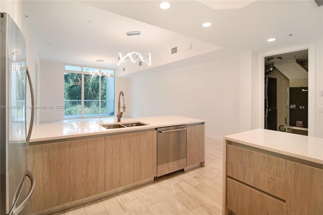 Building Photo - 14951 Royal Oaks Ln