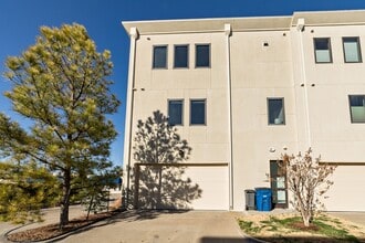 Building Photo - 1314 E 35th Pl