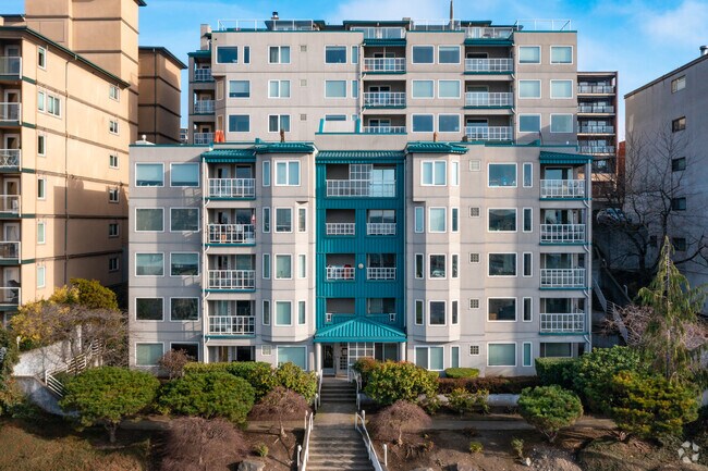 Building Photo - 420 Melrose Ave E