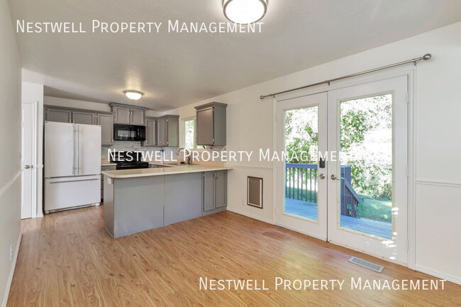 Building Photo - 879 S 140 E