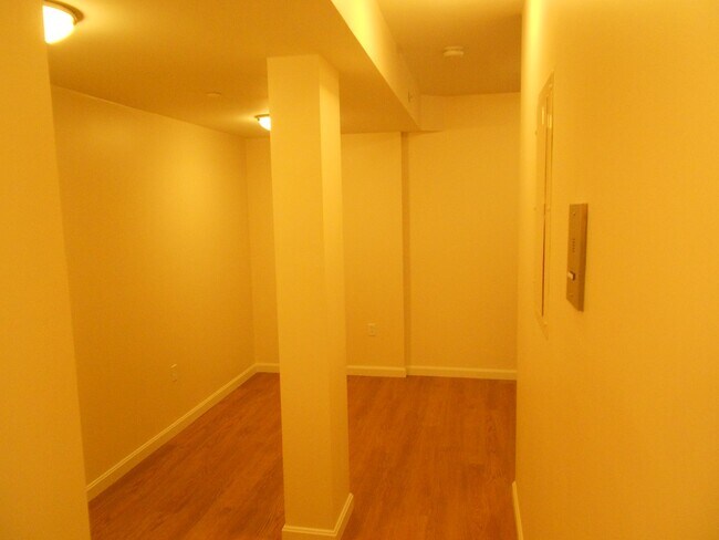 Foto del edificio - 63 Burbank St