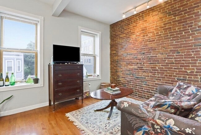 Building Photo - 166 F St