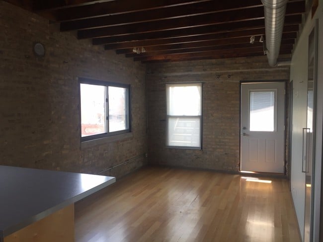 Building Photo - 1151 W Erie St