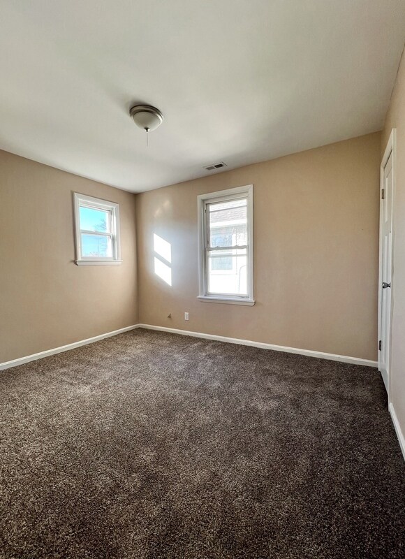 322 W Merchant St, Kankakee, IL 60901 Condo for Rent in Kankakee, IL