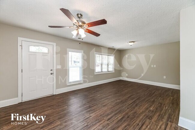 Foto del edificio - 141 N Lakeshore Dr