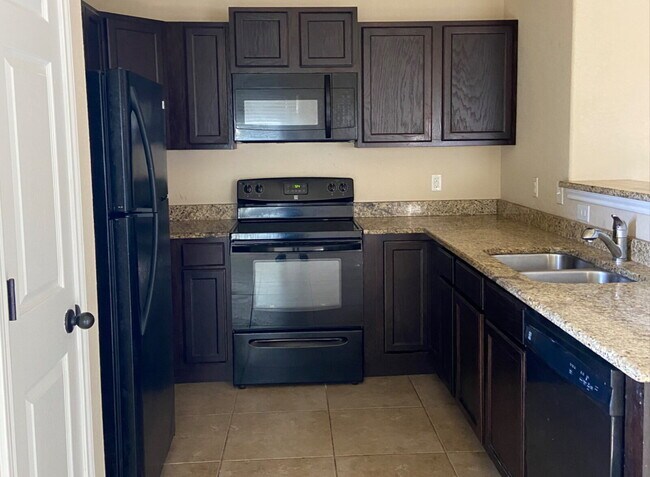 Foto del edificio - "Spacious 3-Bedroom Condo Oasis with 2.5 Baths in San Antonio – Your Perfect Retreat!"