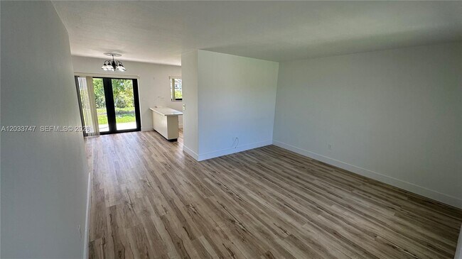 Foto del edificio - 5110 SW 106th Ave