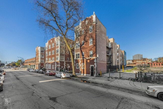 Building Photo - 7131 S Yates