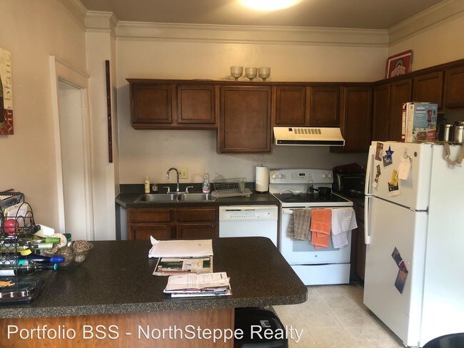 Foto del edificio - 4 br, 1.5 bath Apartment - 1069 Neil Ave