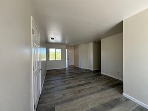 Building Photo - 61859 Desert Air Rd