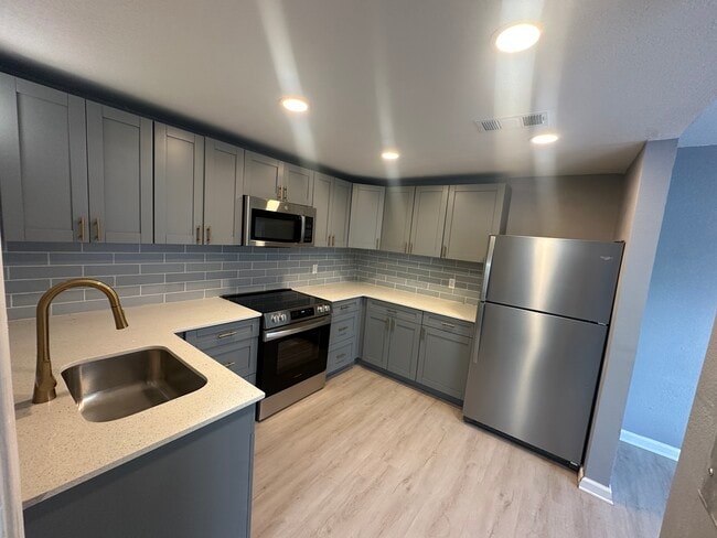 Foto del edificio - 3150 Belden Cir